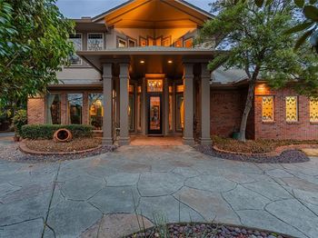 800  Oakwood Court 