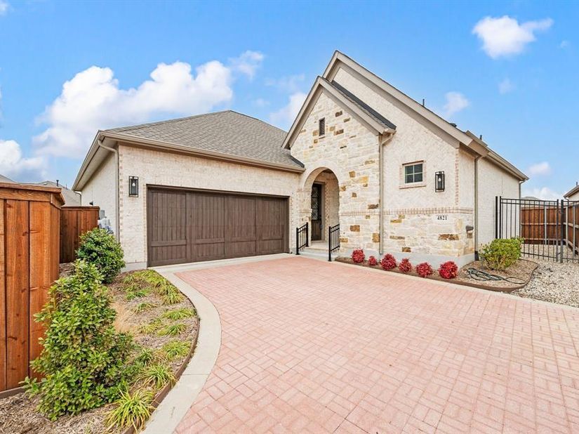 4821  Forest Crest Parkway , Arlington Texas 76005