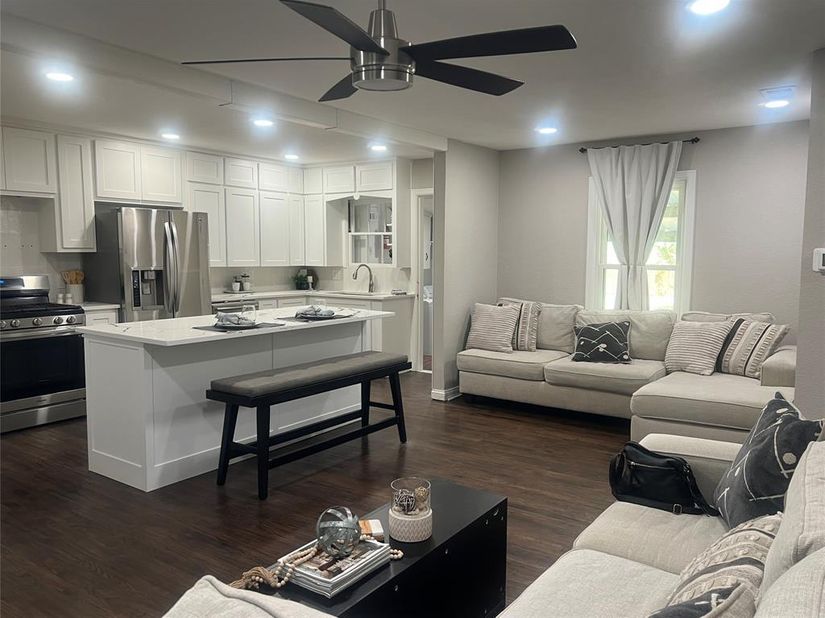 1021 E Russell Avenue , Carrollton Texas 75006