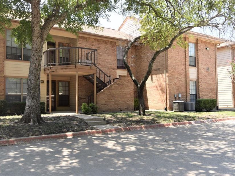 16301  ledgemont Lane  176, Addison Texas 75001