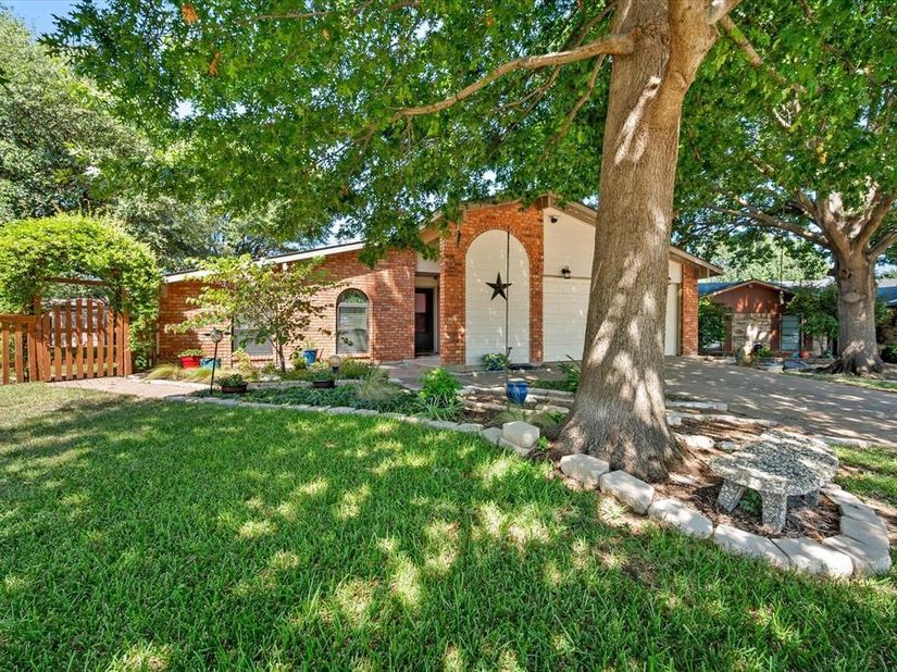 7520  Weatherwood Court , Fort Worth Texas 76133