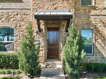 559 W Royal Lane 