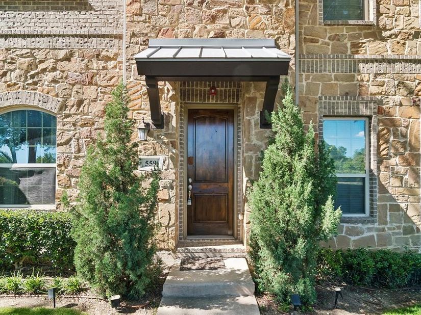 559 W Royal Lane , Irving Texas 75039