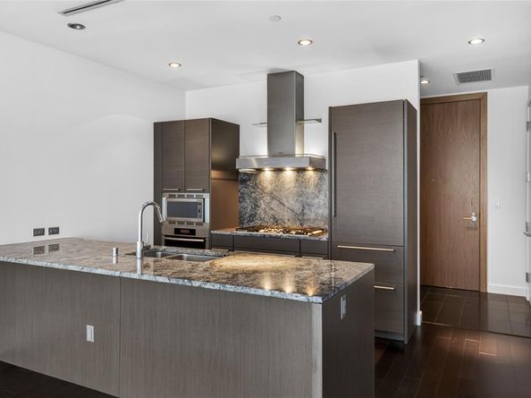 2900  Mckinnon Street  403, Dallas Texas 75201