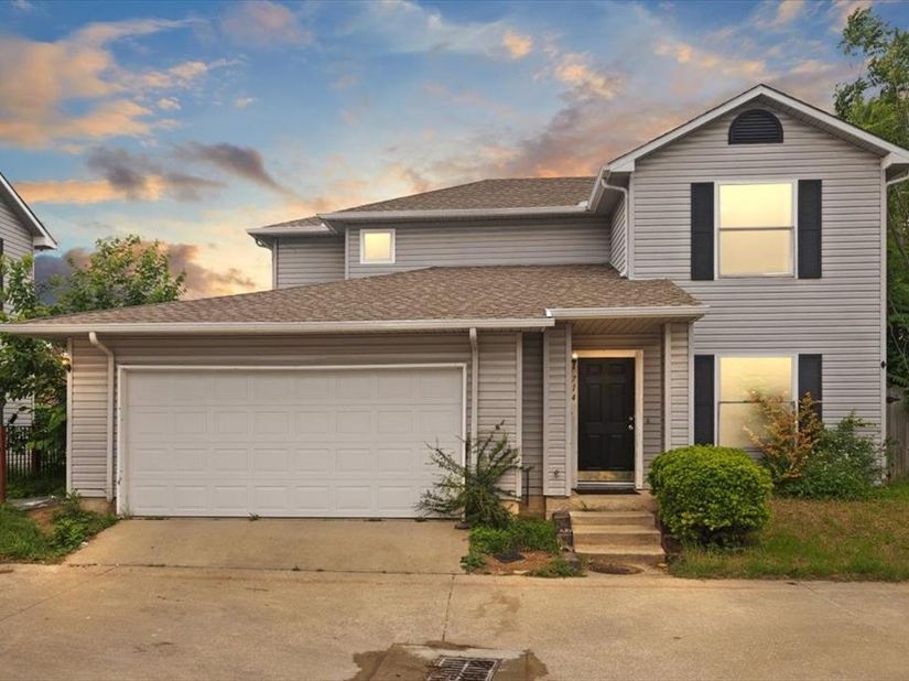 714  Jalisco Plaza , Dallas Texas 75211
