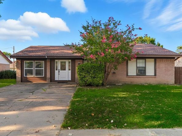 1023  Terry Way , Carrollton Texas 75006