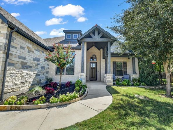 305  Familia Court , Azle Texas 76020