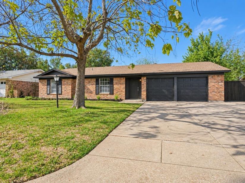 1110  Johnson Street , Benbrook Texas 76126