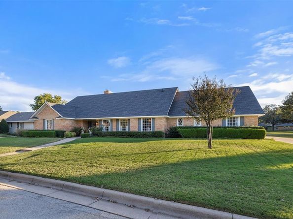 7117  Serrano Drive , Benbrook Texas 76126