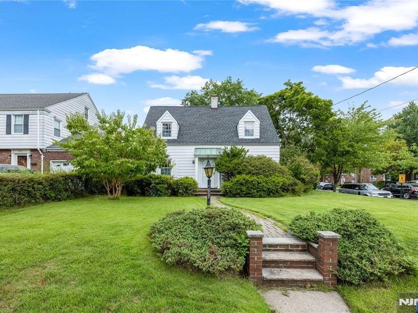 633 Prospect Avenue, Ridgefield NJ 07657