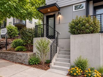 4836 Fauntleroy Way SW
