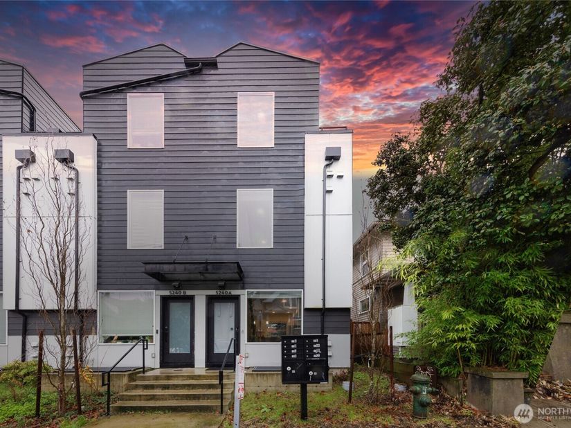 5240 Brooklyn Avenue NE A, Seattle WA 98105