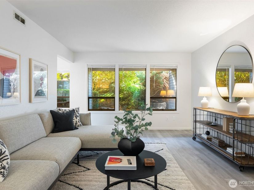 11618 100th Avenue NE 111, Kirkland WA 98034