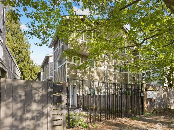 10520 Whitman Avenue N E, Seattle WA 98133