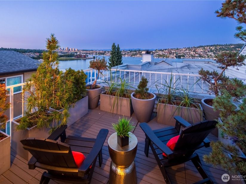 2419 8th Avenue N 403, Seattle WA 98109