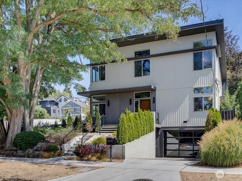 3454 33rd Avenue W, Seattle WA 98199