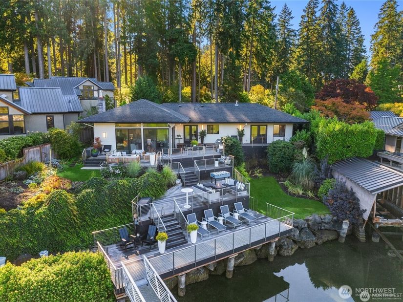 5482 Fletcher Landing NE, Bainbridge Island WA 98110