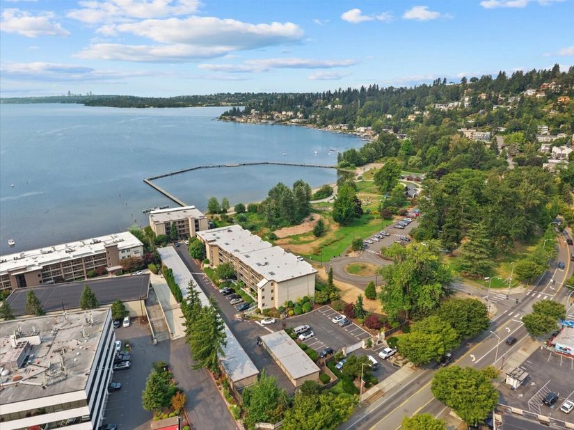 9715 NE Juanita Drive 210B, Kirkland WA 98034