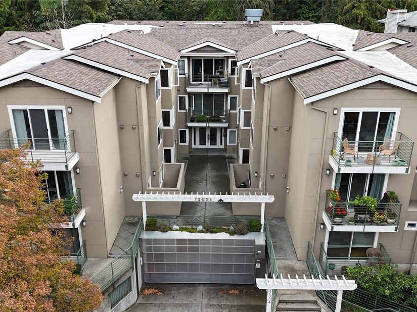 12034 15th Avenue NE 208, Seattle WA 98125