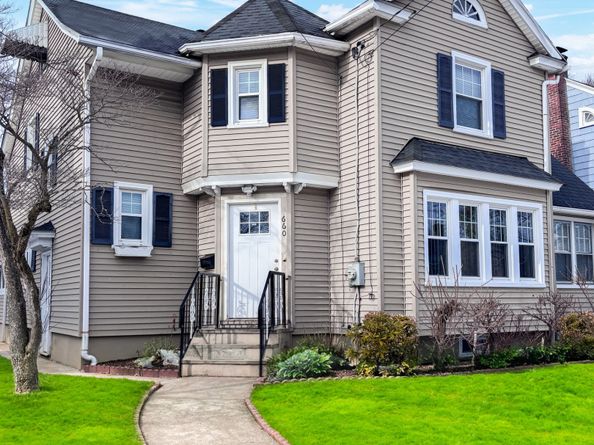 660 W Jackson Avenue, Bridgeport CT 06604