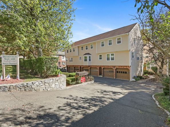 95 Columbus Place APT 6, Stamford CT 06907