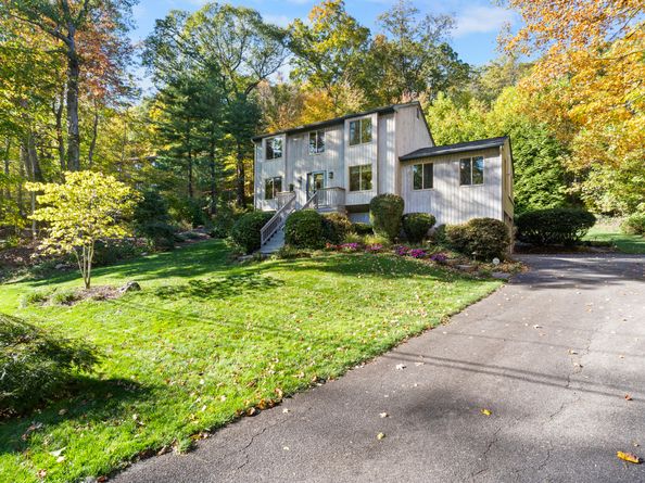 35 Mustang Drive, Shelton CT 06484