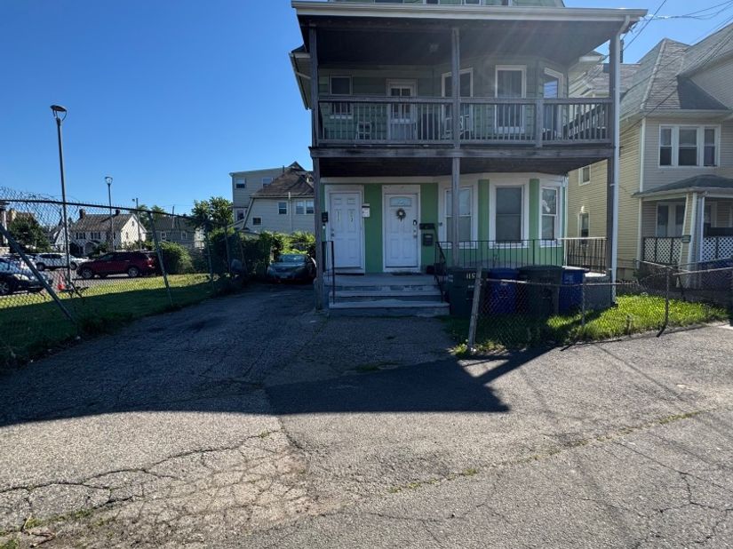 111 Calhoun Place, Bridgeport CT 06606