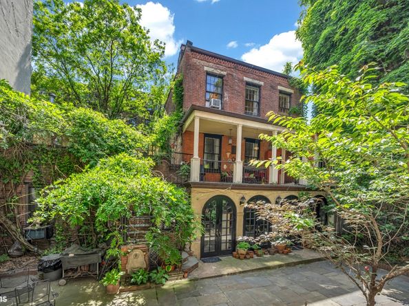 422 West 46th Street 2R, New York NY 10036