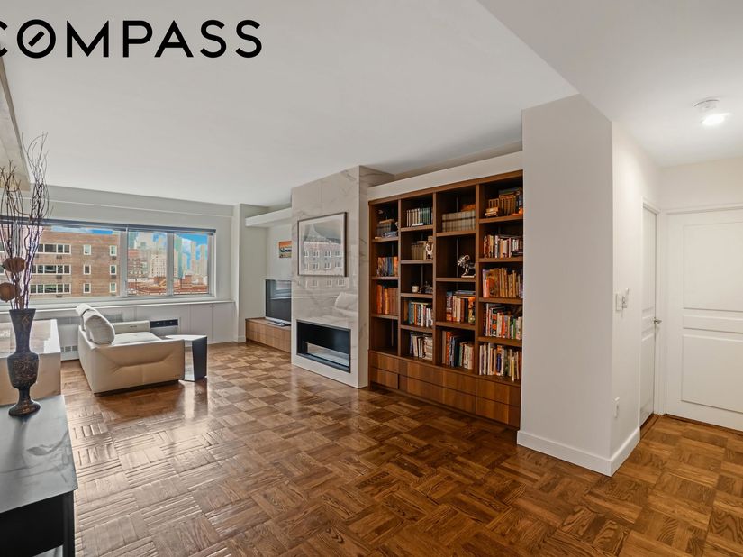 30 West 60th Street 14M, New York NY 10019