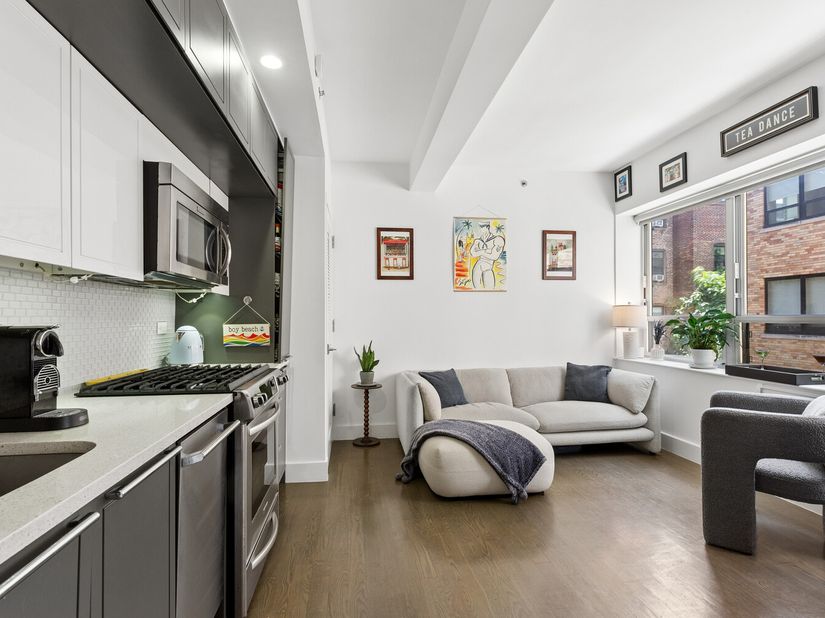 432 West 52nd Street 4C, New York NY 10019