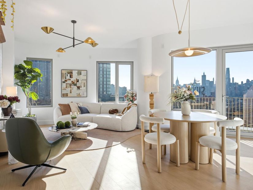 24-01 Queens Plaza N 1403, Queens NY 11101