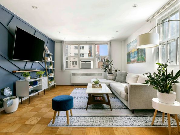 240 East 35th Street 10B, New York NY 10016