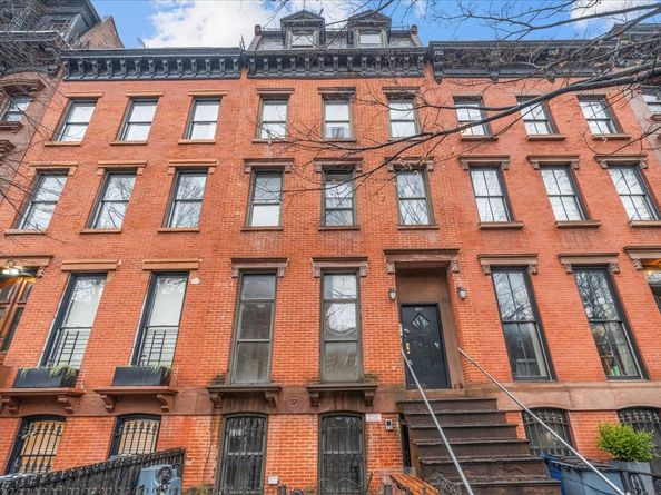 135 St James Place HSE, Brooklyn NY 11238