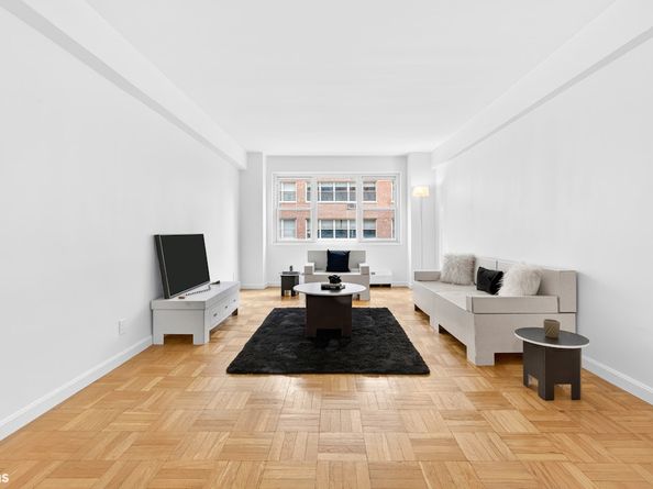 315 East 69th Street 6L, New York NY 10021