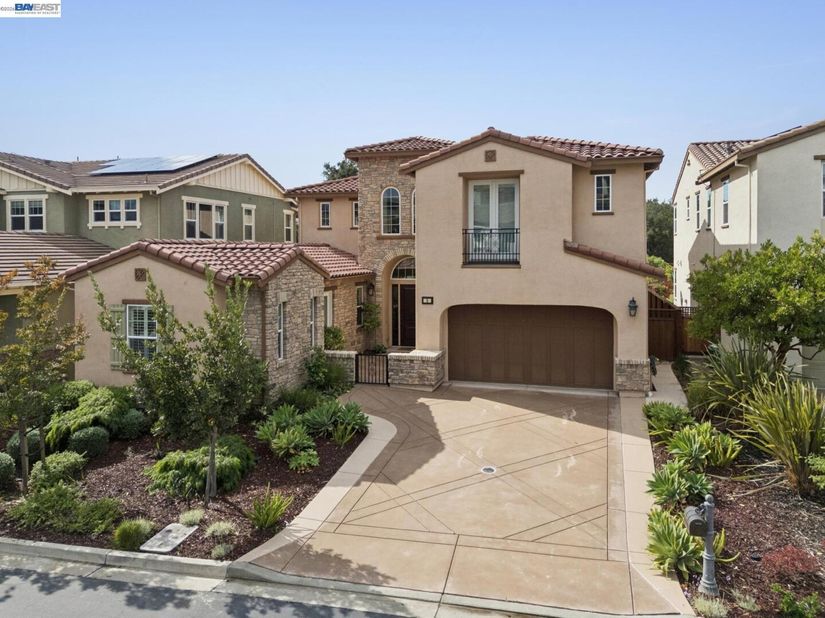 5 Dunfirth Dr, Hayward CA 94542