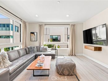 2931 Exposition Pl