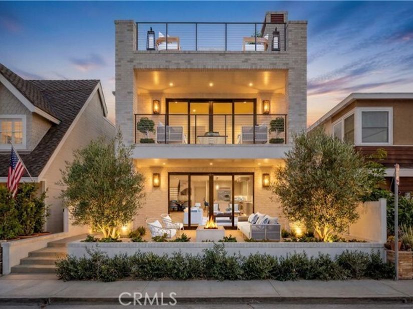225 Diamond, Newport Beach CA 92662