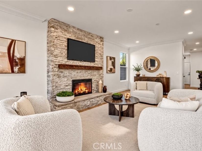 20151 Strathern Street, Winnetka (los Angeles) CA 91306