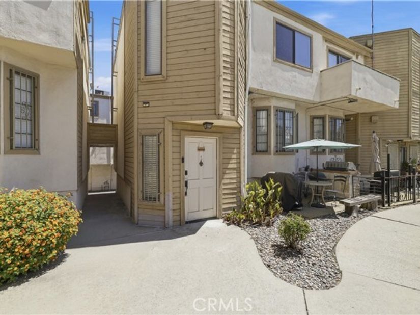 14715 Saticoy 9, Van Nuys (los Angeles) CA 91405