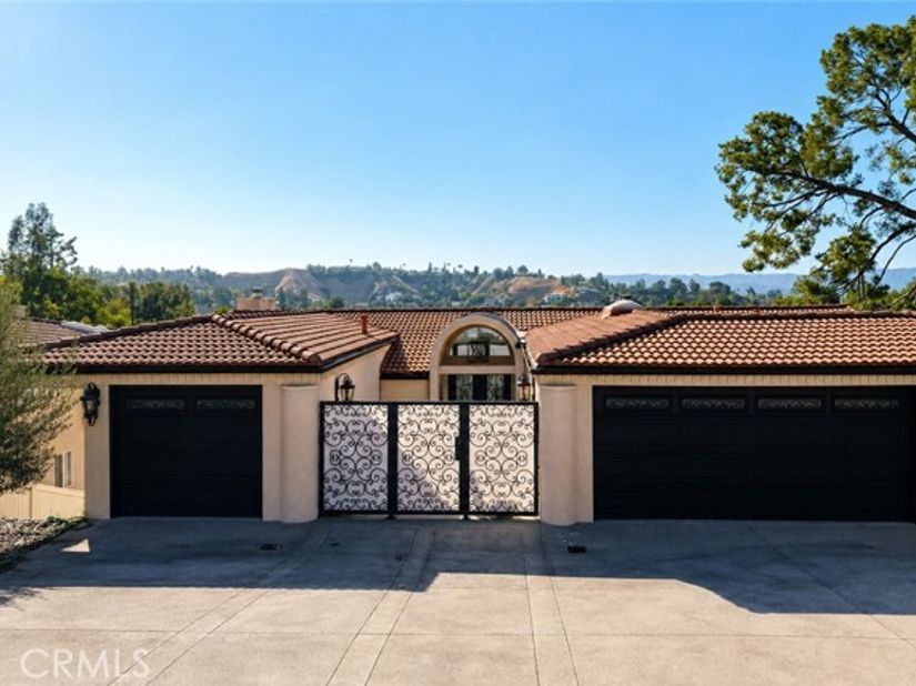 21765 Ybarra, Los Angeles CA 91364