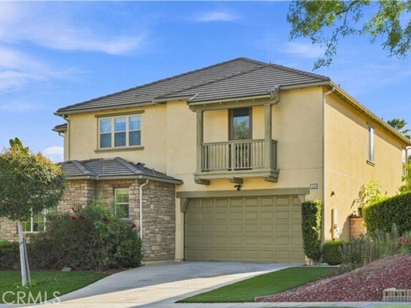 858 E Manresa, Azusa CA 91702