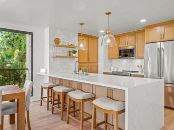 2500 Torrey Pines Rd