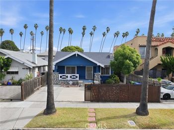 4518 S Van Ness