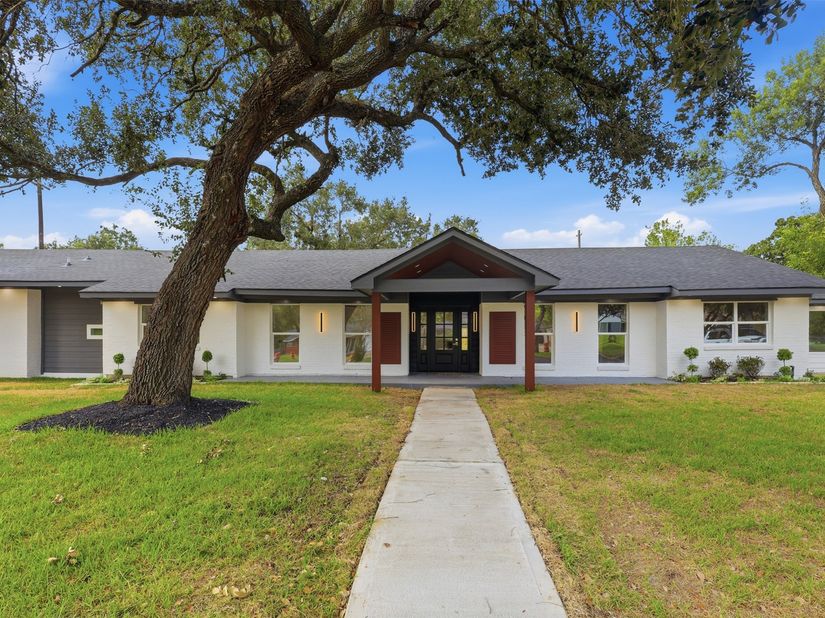 4829 Willowbend Boulevard, Houston TX 77035