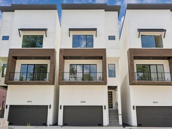 1034 W 17th St Street