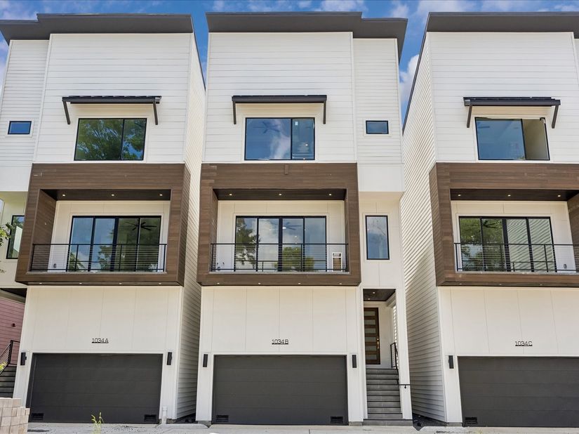 1034 W 17th St Street D, Houston TX 77008