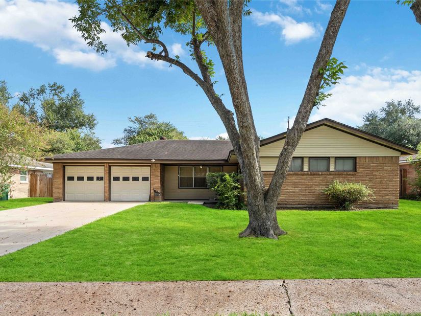 7719 Wilmerdean Street, Houston TX 77061