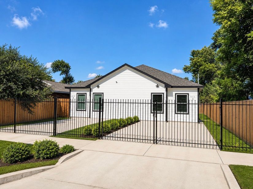6010 Bobby Burns Street, Houston TX 77028