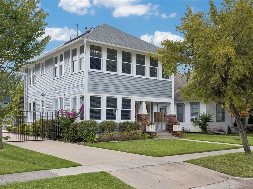 1221 Columbia Street, Houston TX 77008