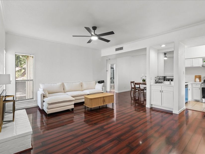 724D Bering Drive 254, Houston TX 77057